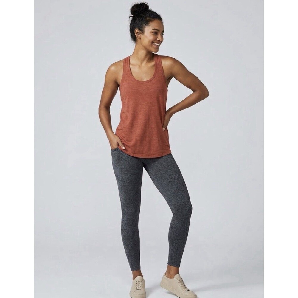 Vuori Lux Performance Tank Top Red Orange Racerback Activewear Womens Large
